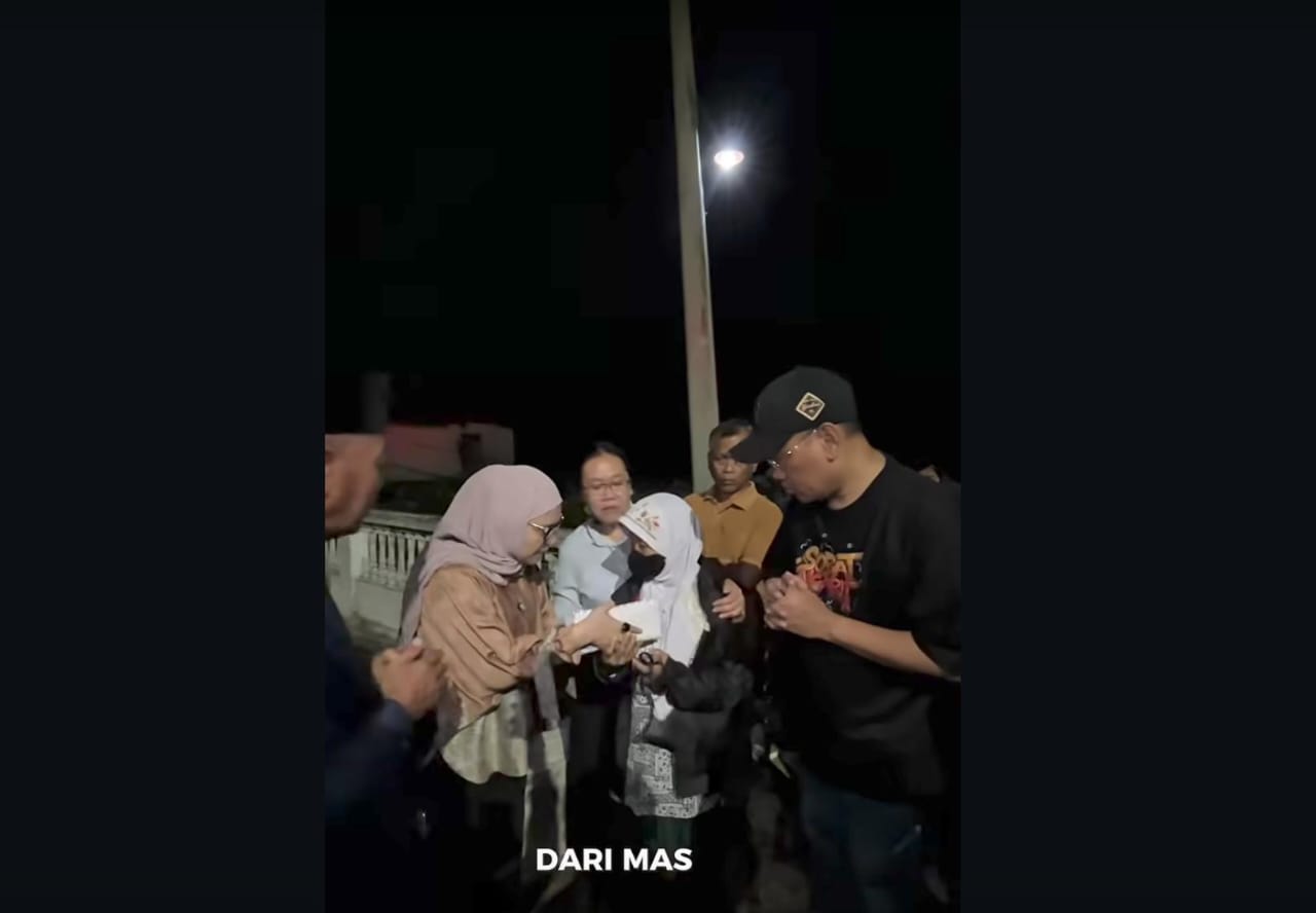 Astrid Kuya berikan santunan kepada keluarga TKI